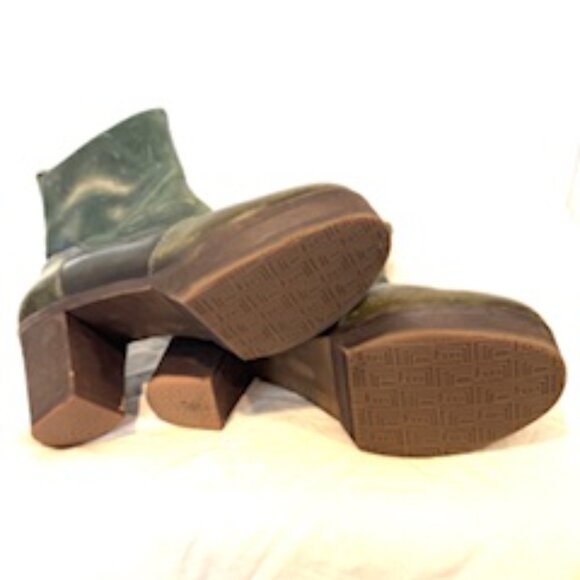 FLY London Green Heeled Ankle Boots - Picture 4 of 4